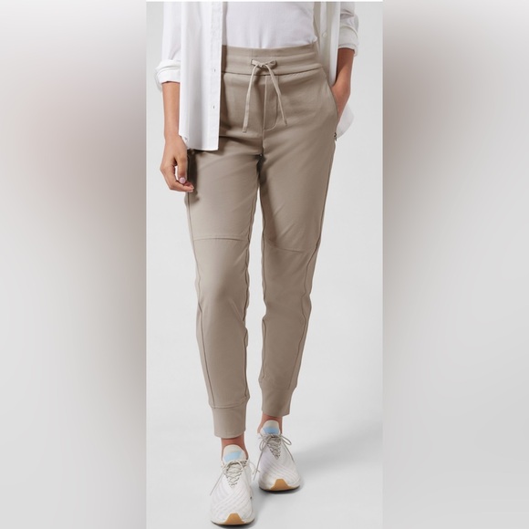 Athleta Pants - Athleta Headlands Hybrid Trek Jogger Feather Sz 12